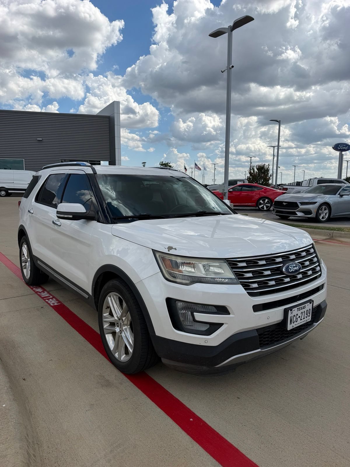 Used 2017 Ford Explorer Limited FWD image 1