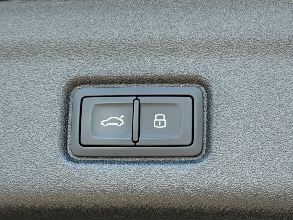 Certified 2025 Audi Q6 e-tron Premium Plus w/ Premium Plus AWD/4WD image 21