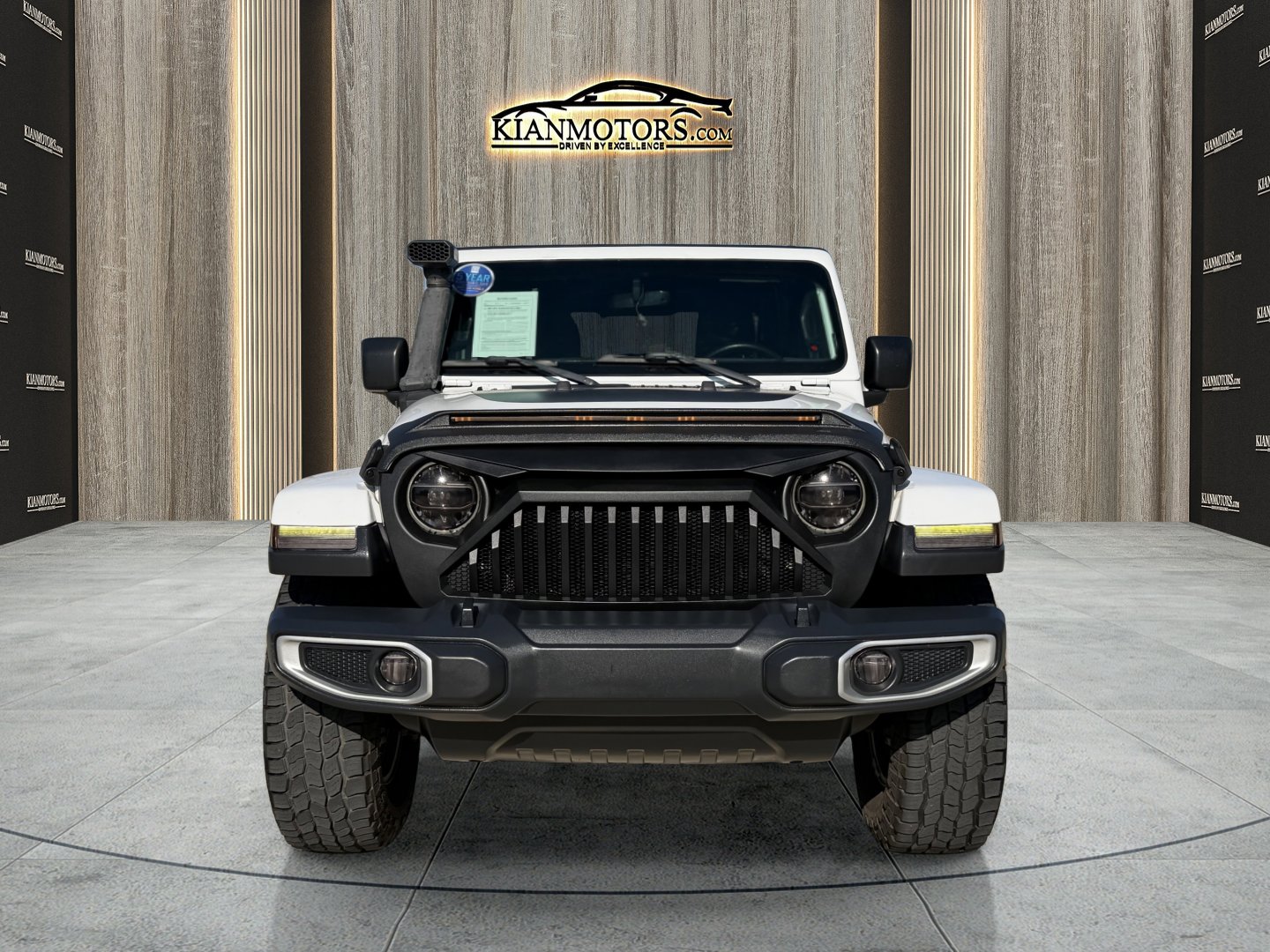 Used 2020 Jeep Gladiator Overland image 2