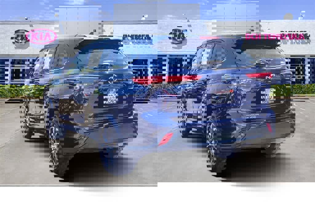 Used 2021 Toyota Highlander XLE image 6