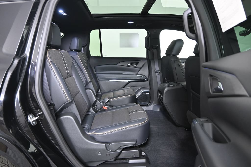 Used 2026 Chevrolet Traverse High Country w/ LPO, Floor Liner Package AWD/4WD image 16