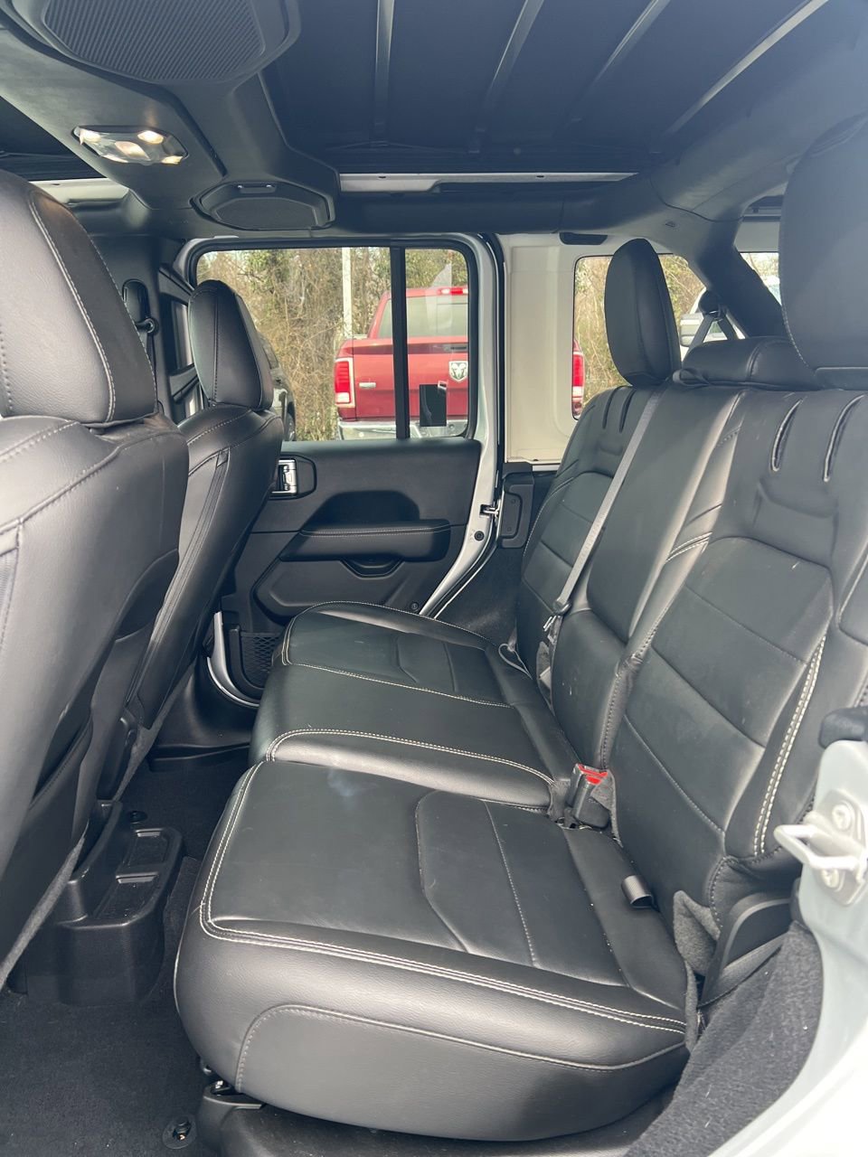 Used 2023 Jeep Wrangler Unlimited Sahara image 11