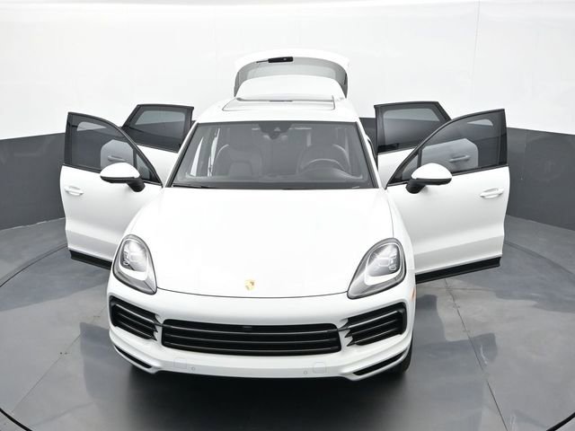 Certified 2022 Porsche Cayenne Platinum Edition image 32