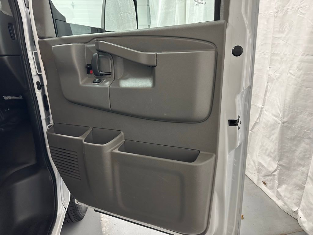 Used 2022 Chevrolet Express 3500 w/ Power Convenience Package image 40