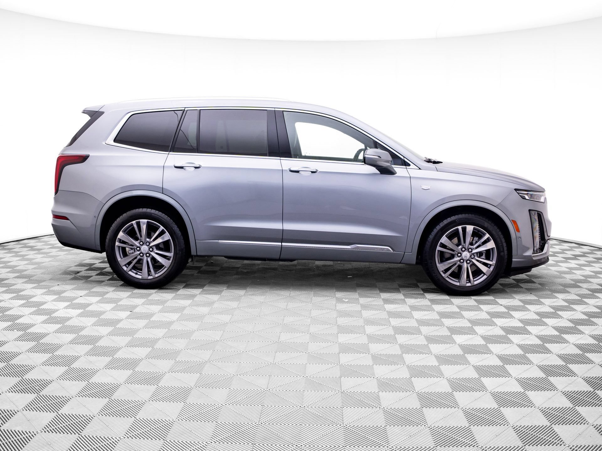 Certified 2025 Cadillac XT6 Premium Luxury w/ Platinum Package AWD/4WD image 8