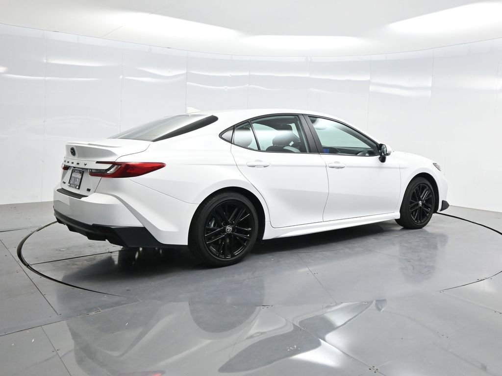 Used 2025 Toyota Camry SE w/ Convenience Package image 40