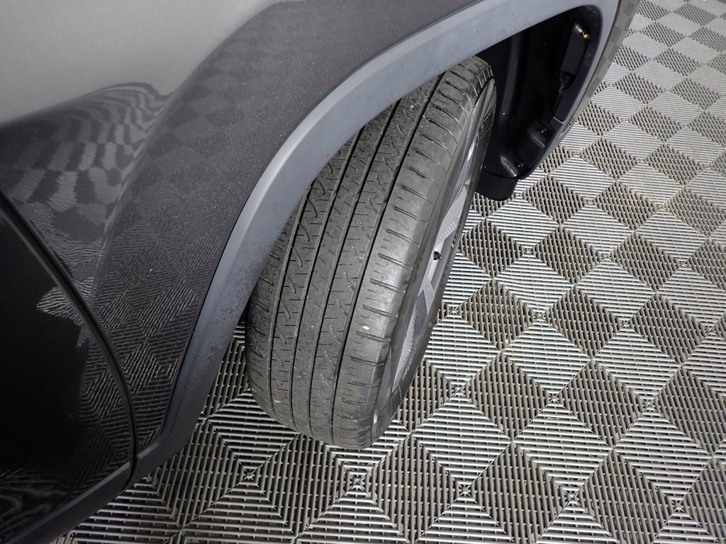 Used 2019 Jeep Cherokee Limited w/ Technology Group image 37