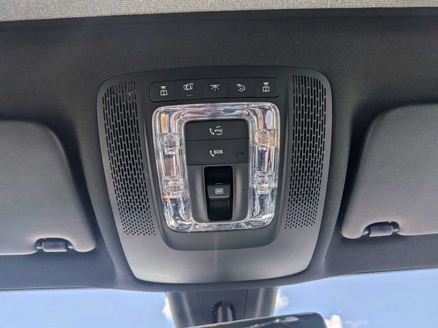 Used 2021 Mercedes-Benz GLB 250 w/ Premium Package image 23