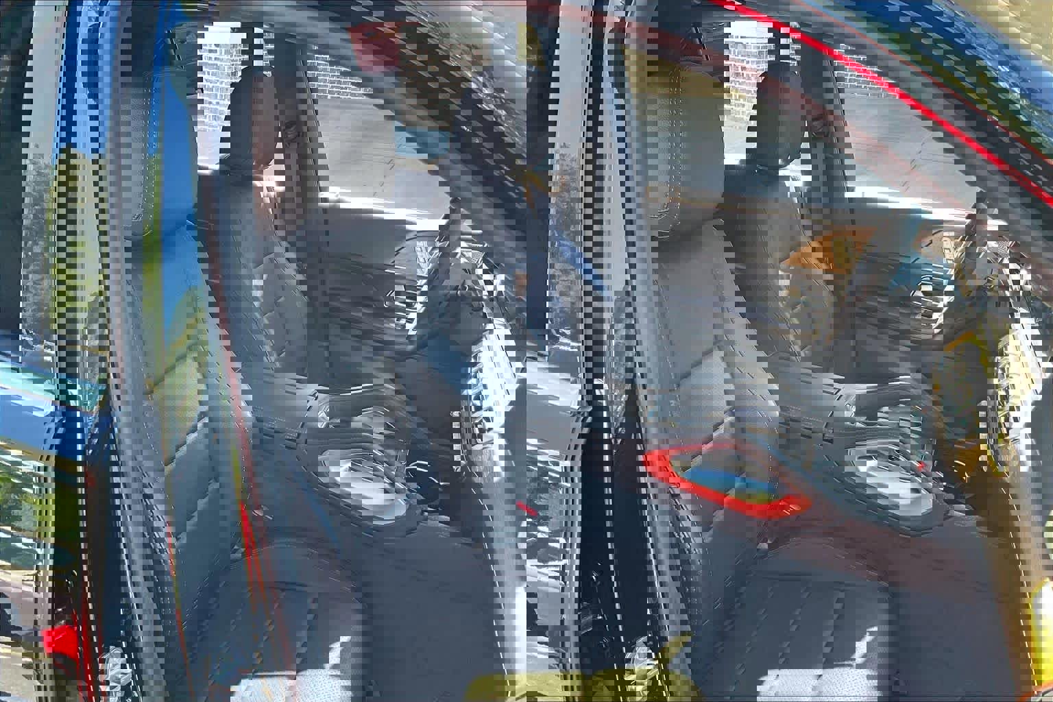 Used 2020 Mercedes-Benz GLE 350 4MATIC w/ Premium Package image 9