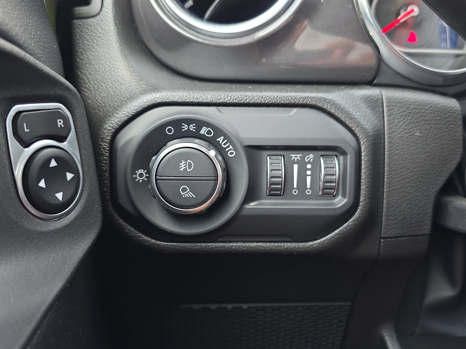 Used 2022 Jeep Gladiator Rubicon w/ LED Lighting Group AWD/4WD image 29