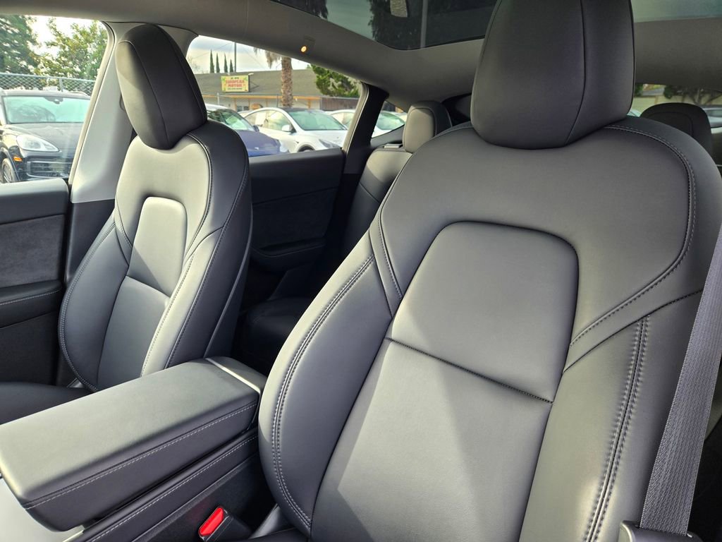 Used 2023 Tesla Model Y Long Range image 16