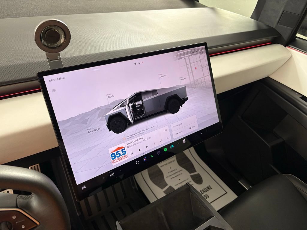 Used 2024 Tesla Cybertruck AWD Crew Cab image 33