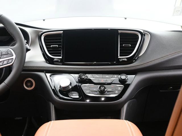 New 2026 Chrysler Pacifica Pinnacle image 25