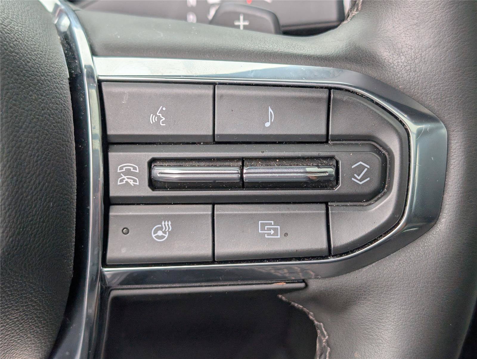 Used 2025 GMC Yukon Denali w/ Advanced Technology Package AWD/4WD image 22