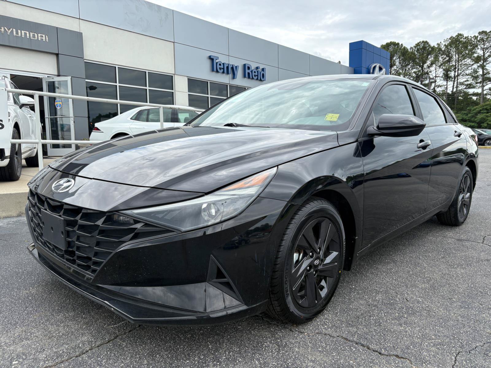 Used 2022 Hyundai Elantra SEL FWD image 1