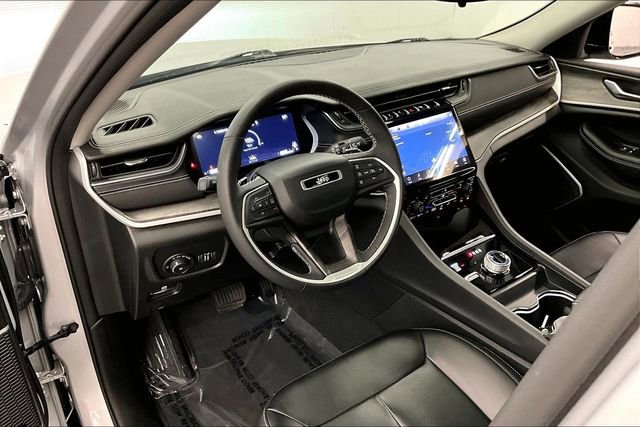 Used 2024 Jeep Grand Cherokee Limited w/ Black Appearance Package image 16