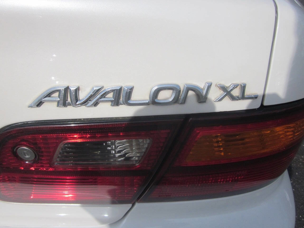 Used 1998 Toyota Avalon XL FWD image 25