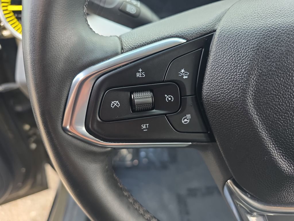 Certified 2024 Chevrolet Trax LT w/ Driver Confidence Package image 17