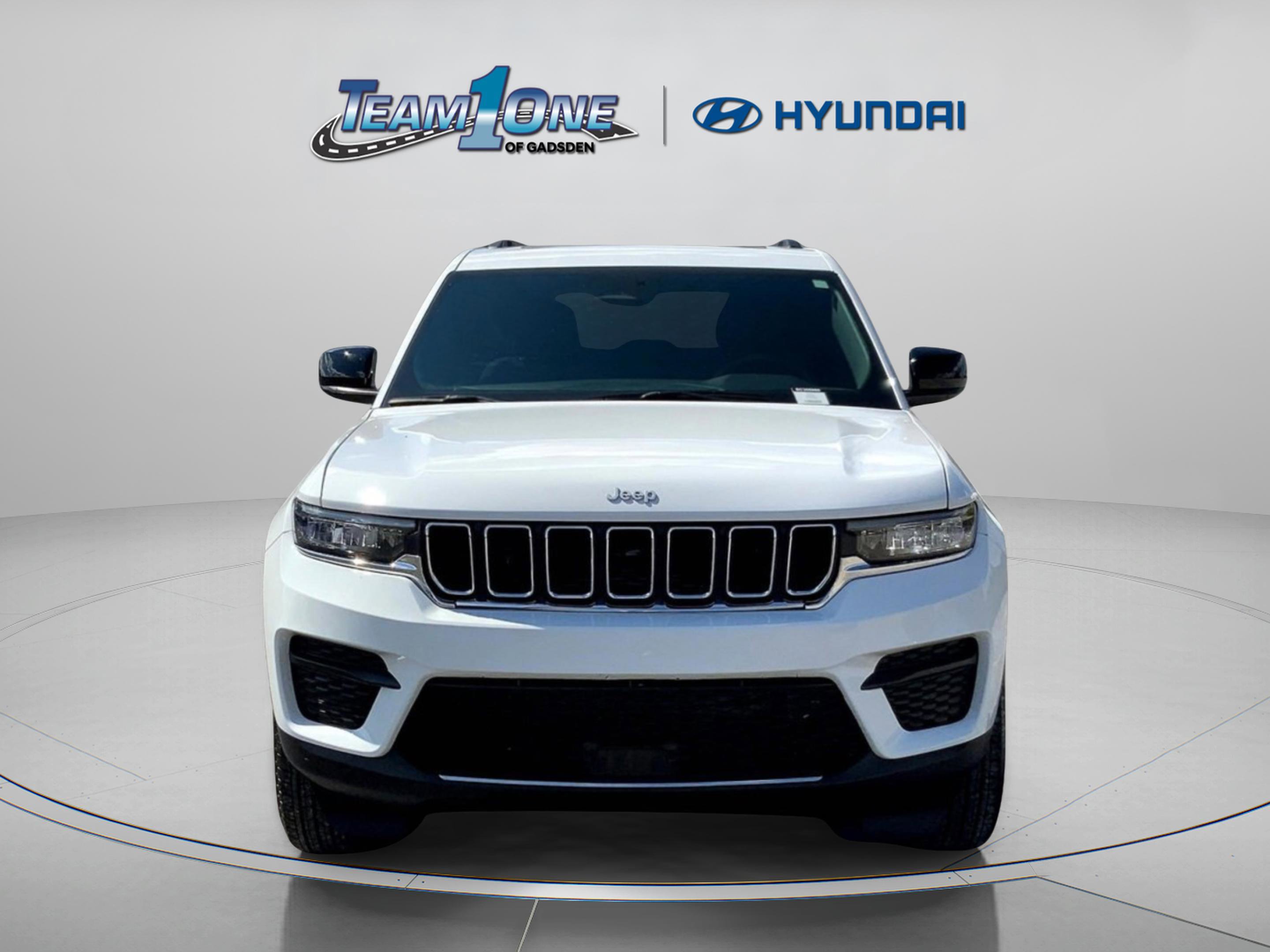 Used 2025 Jeep Grand Cherokee Laredo X image 2