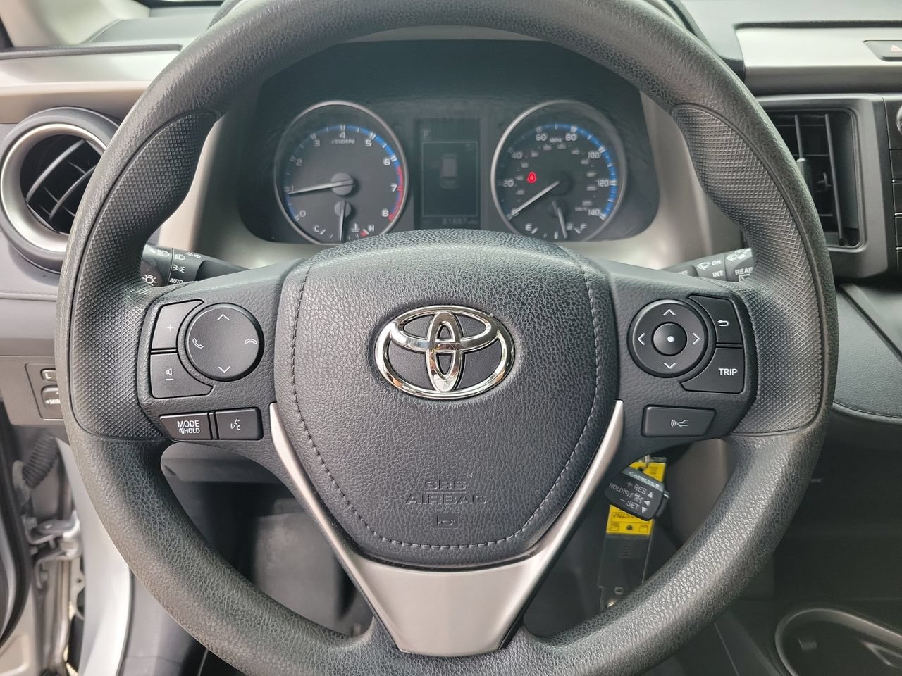 Used 2017 Toyota RAV4 LE FWD image 18