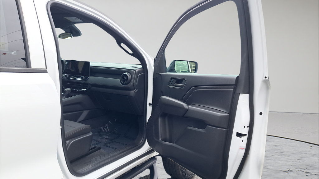 Used 2023 Chevrolet Colorado Trail Boss w/ Technology Package AWD/4WD image 15