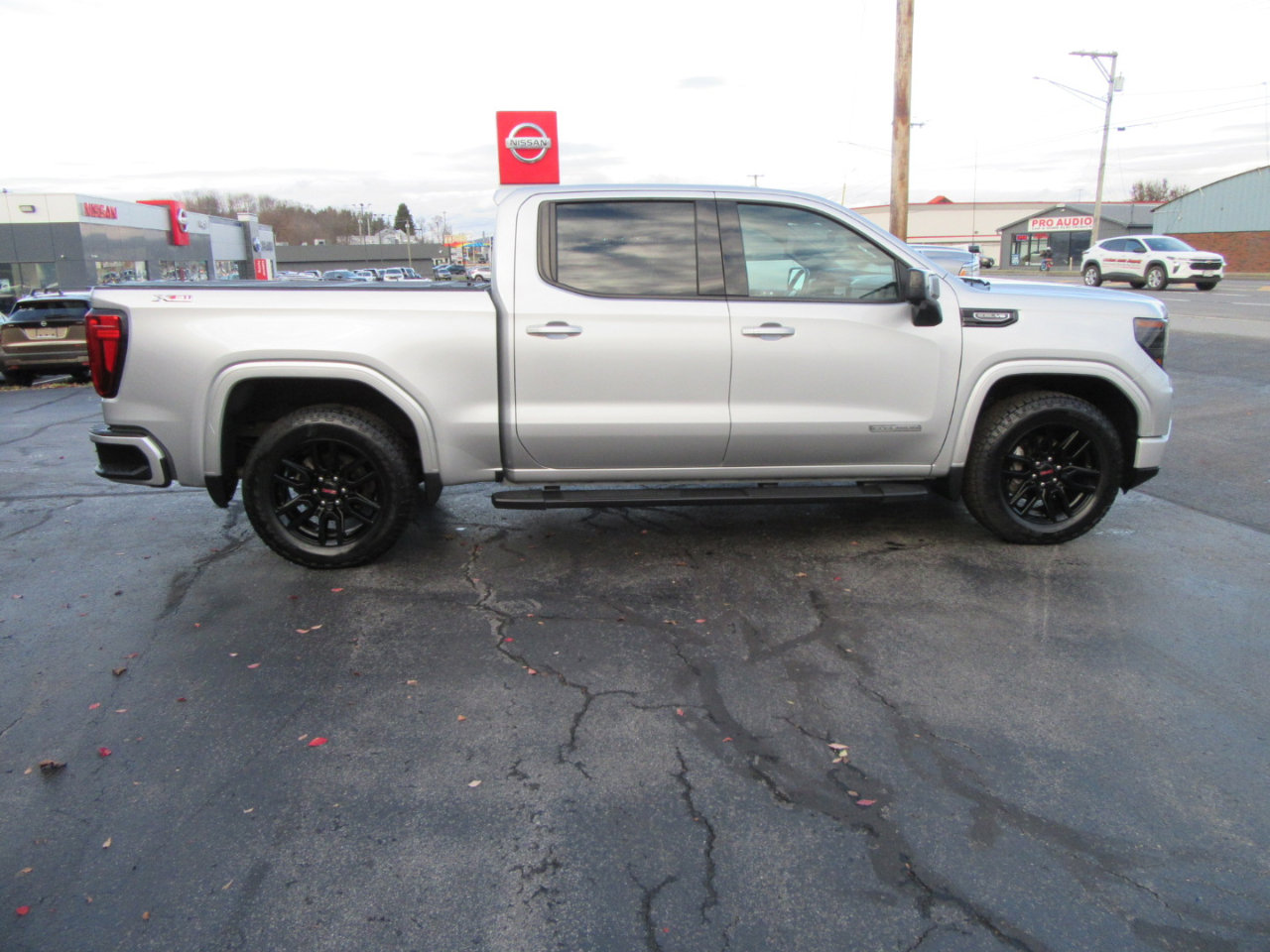 Used 2022 GMC Sierra 1500 Elevation image 13