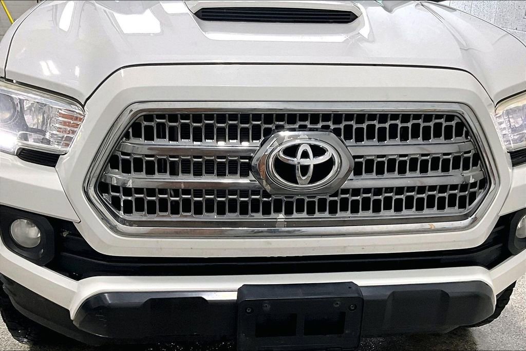 Used 2017 Toyota Tacoma SR5 image 34