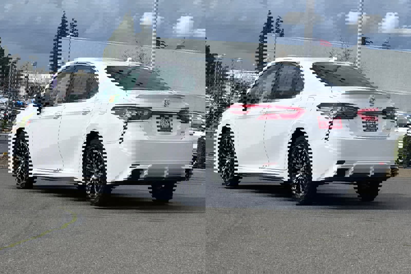 Used 2019 Toyota Camry SE w/ Carpet Mat Package image 7