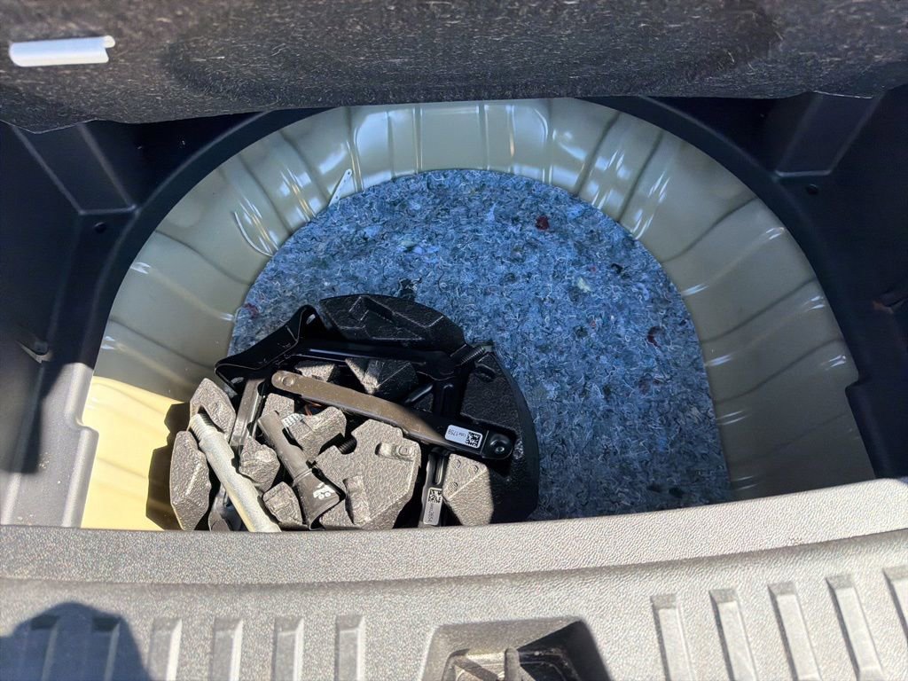 Used 2025 Chevrolet Equinox LT w/ Convenience Package II image 26