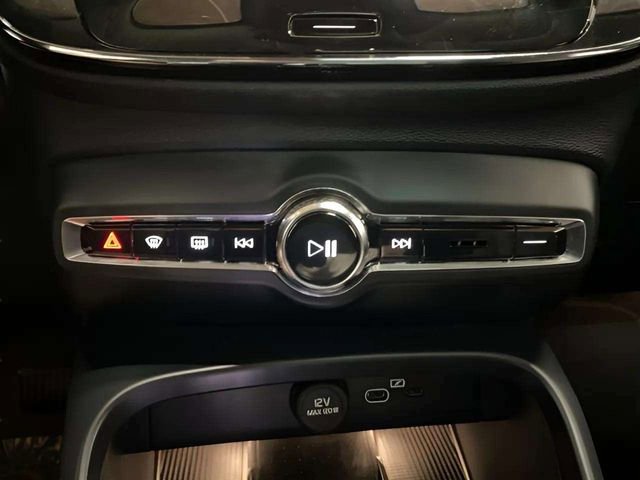 Used 2025 Volvo XC40 B5 Plus AWD/4WD image 52