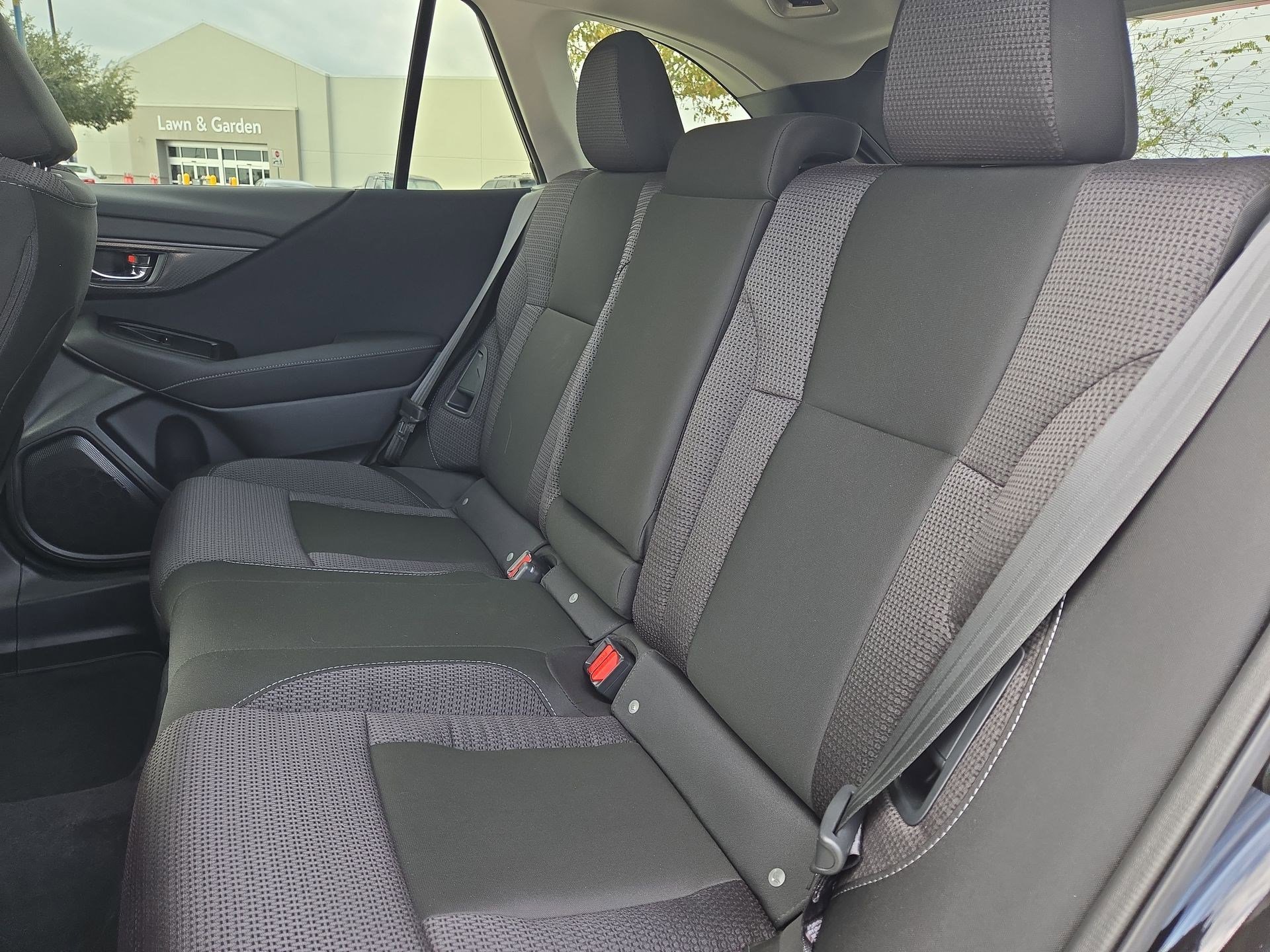 Used 2025 Subaru Outback Premium image 27