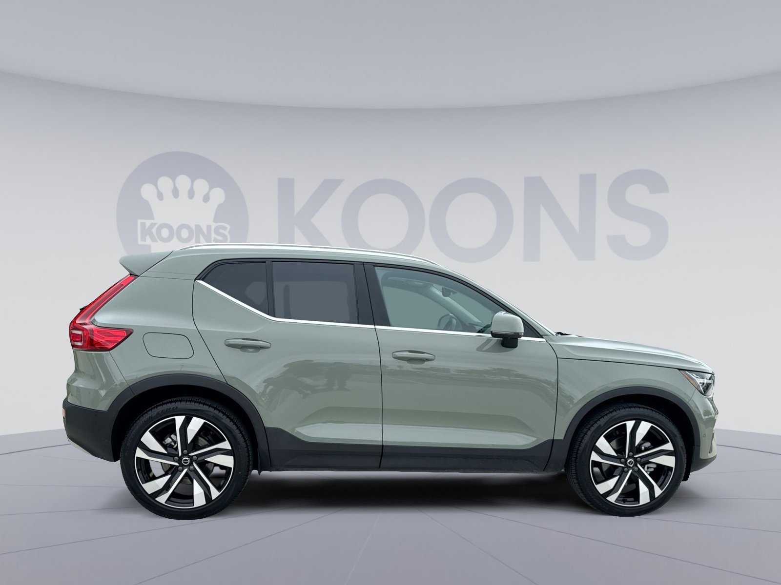 Certified 2025 Volvo XC40 B5 Ultra w/ Protection Package Premier AWD/4WD image 8