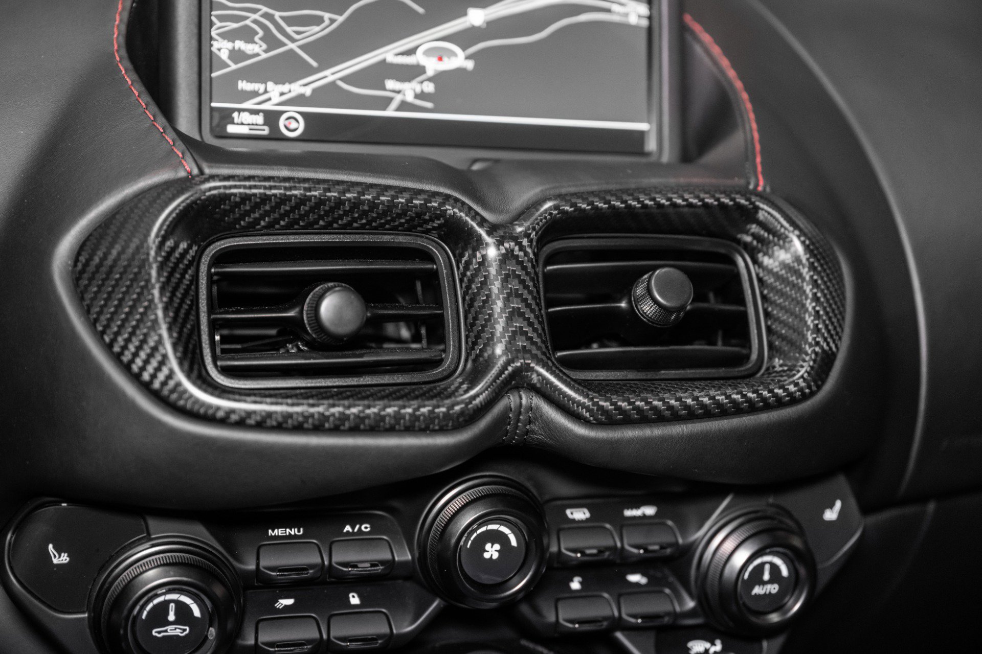 Used 2023 Aston Martin V8 Vantage Coupe image 23