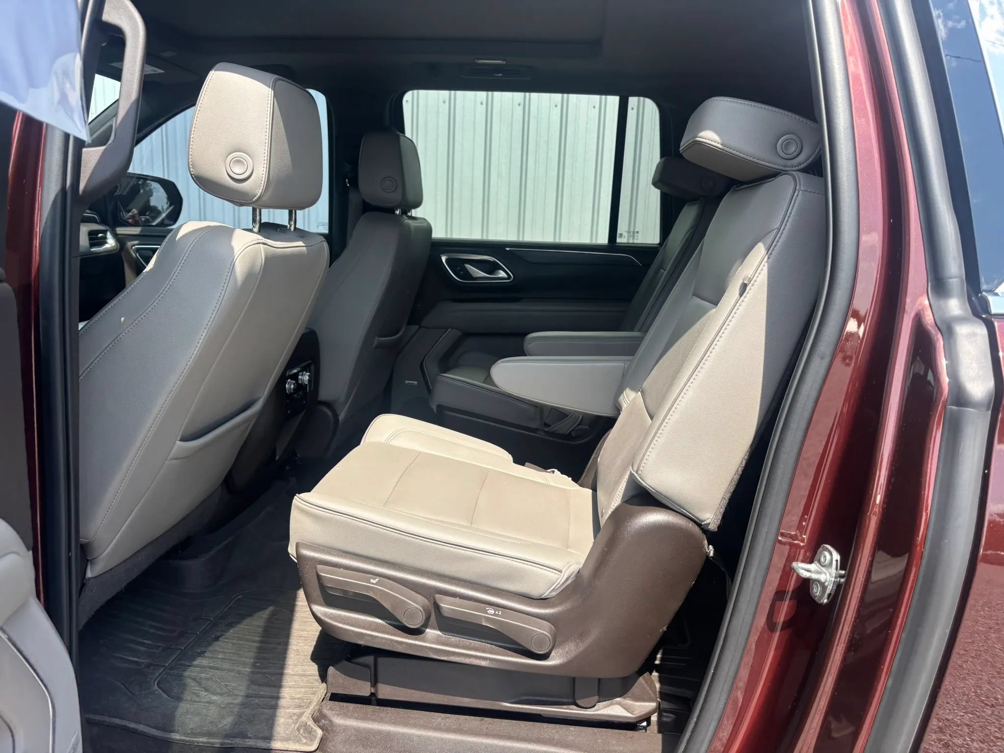 Used 2022 GMC Yukon XL SLT w/ SLT Premium Package AWD/4WD image 21
