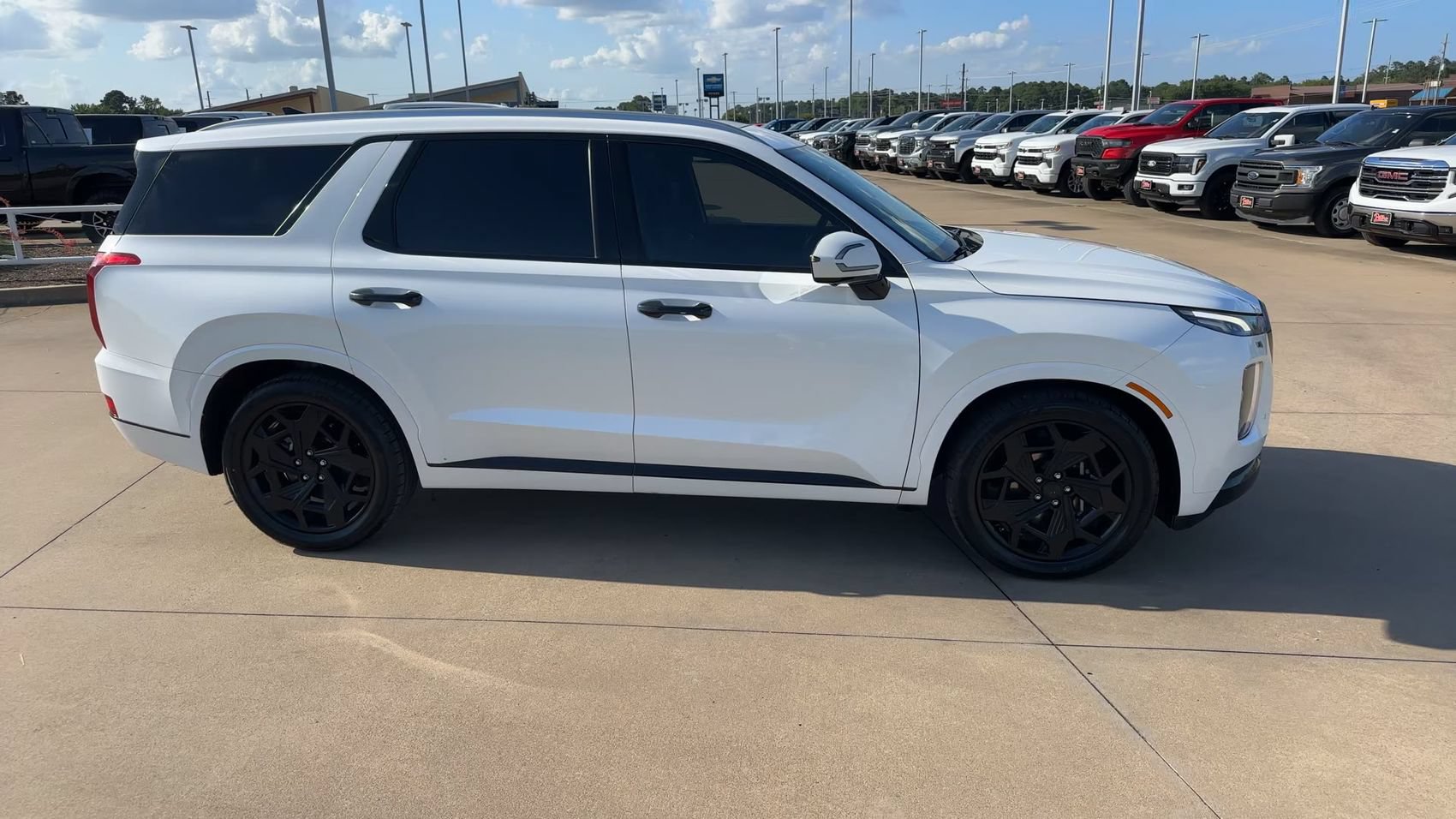 Used 2022 Hyundai Palisade Calligraphy FWD image 2