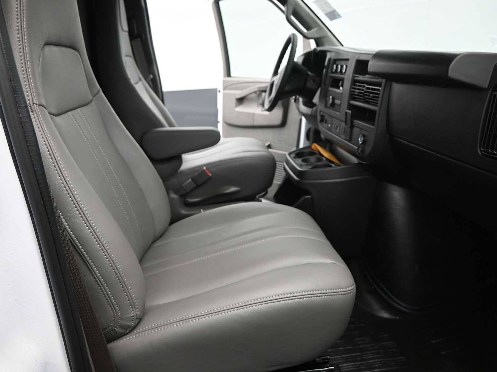 New 2025 GMC Savana 2500 w/ Driver Convenience Package image 21