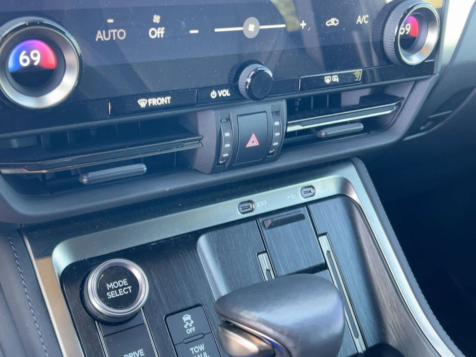 Used 2024 Lexus GX 550 w/ Cold Area Package image 19