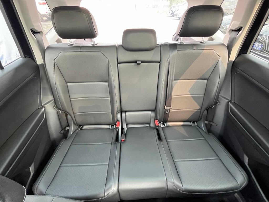 Used 2018 Volkswagen Tiguan SEL AWD/4WD image 28