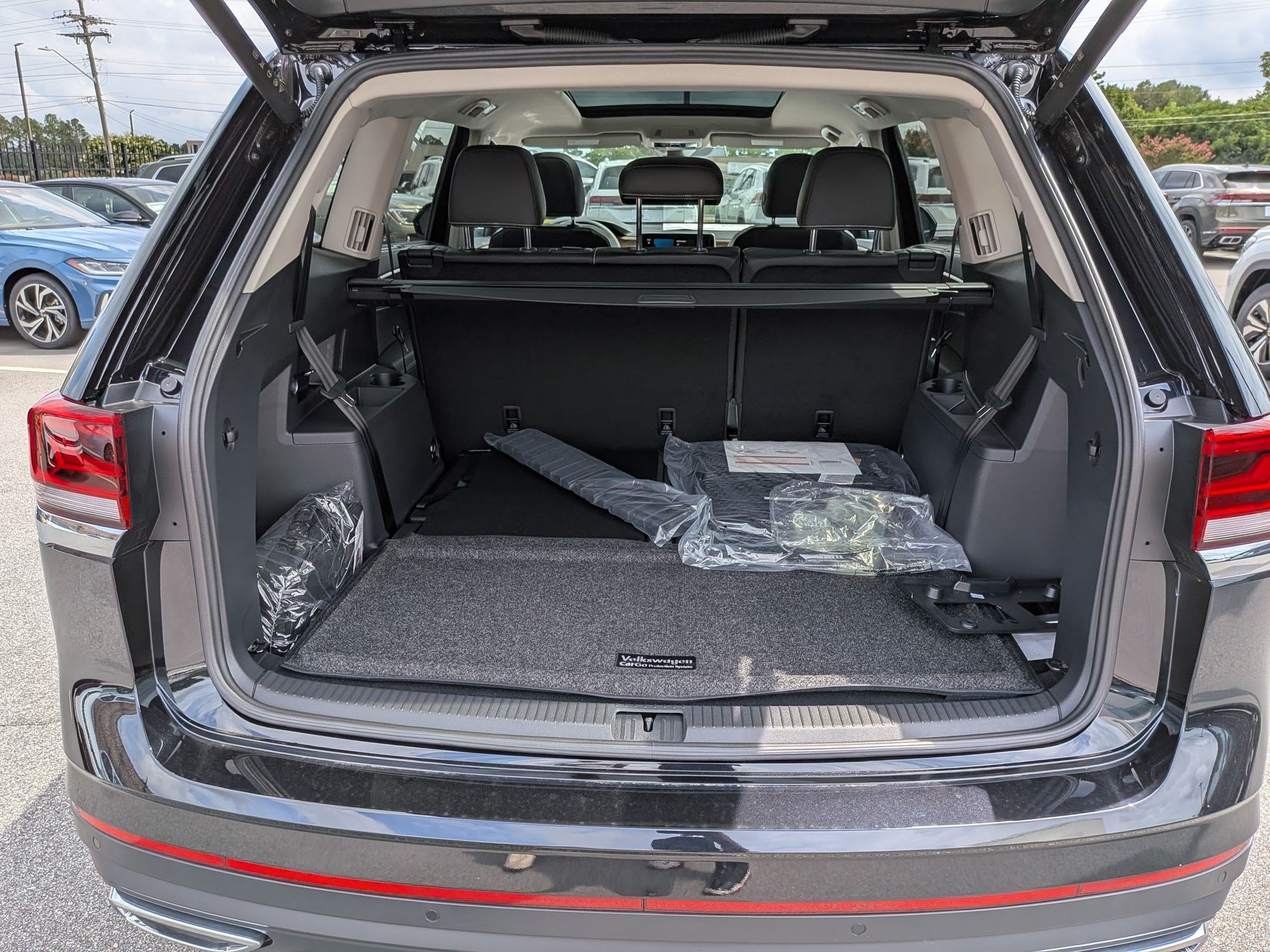 New 2026 Volkswagen Atlas SE FWD image 31