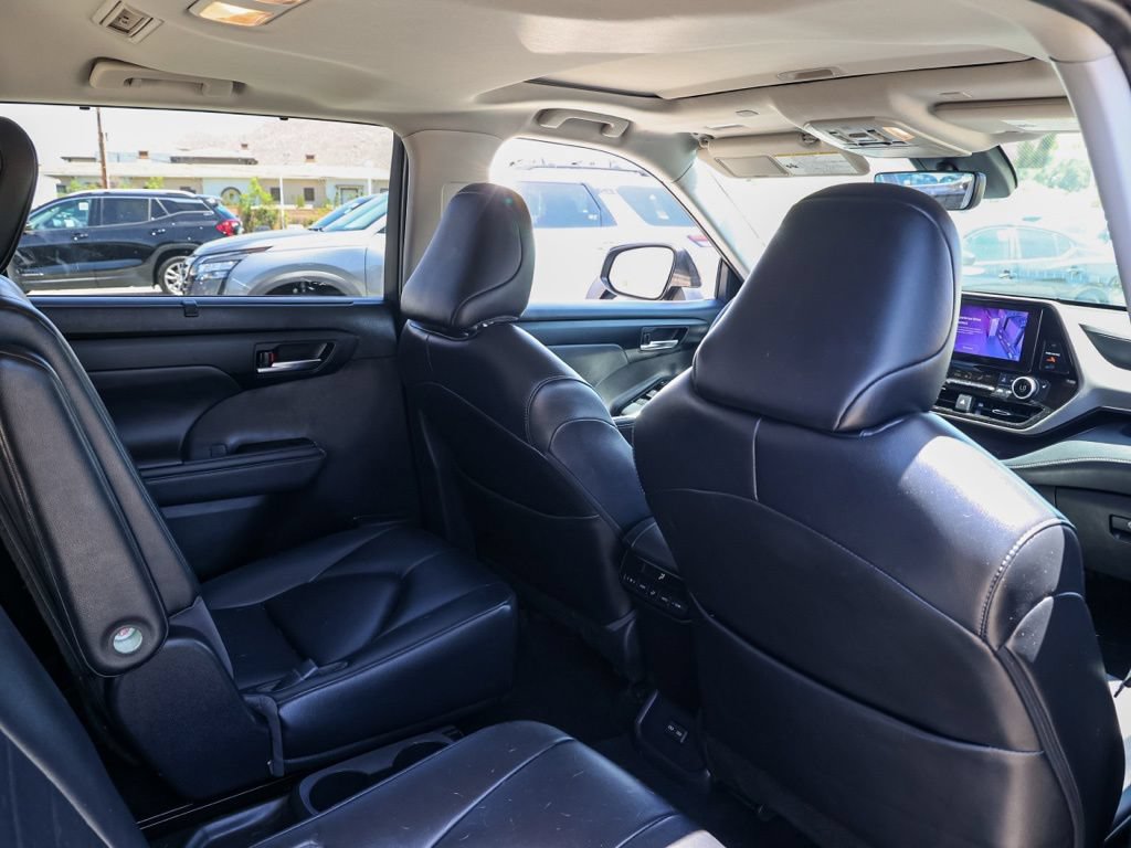 Used 2023 Toyota Highlander XLE FWD image 17