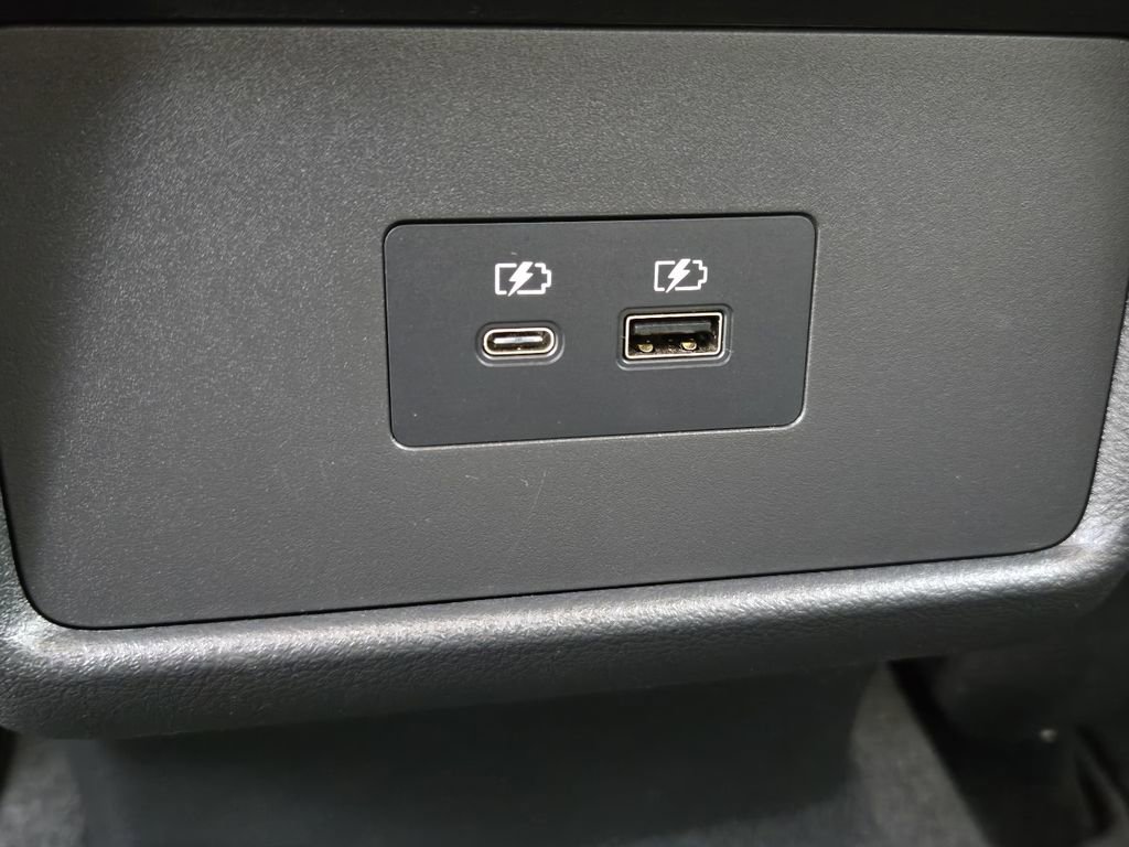 Used 2023 Nissan Rogue SV image 31