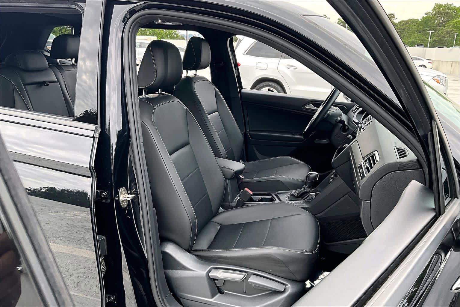 Used 2021 Volkswagen Tiguan SE R-Line FWD image 9