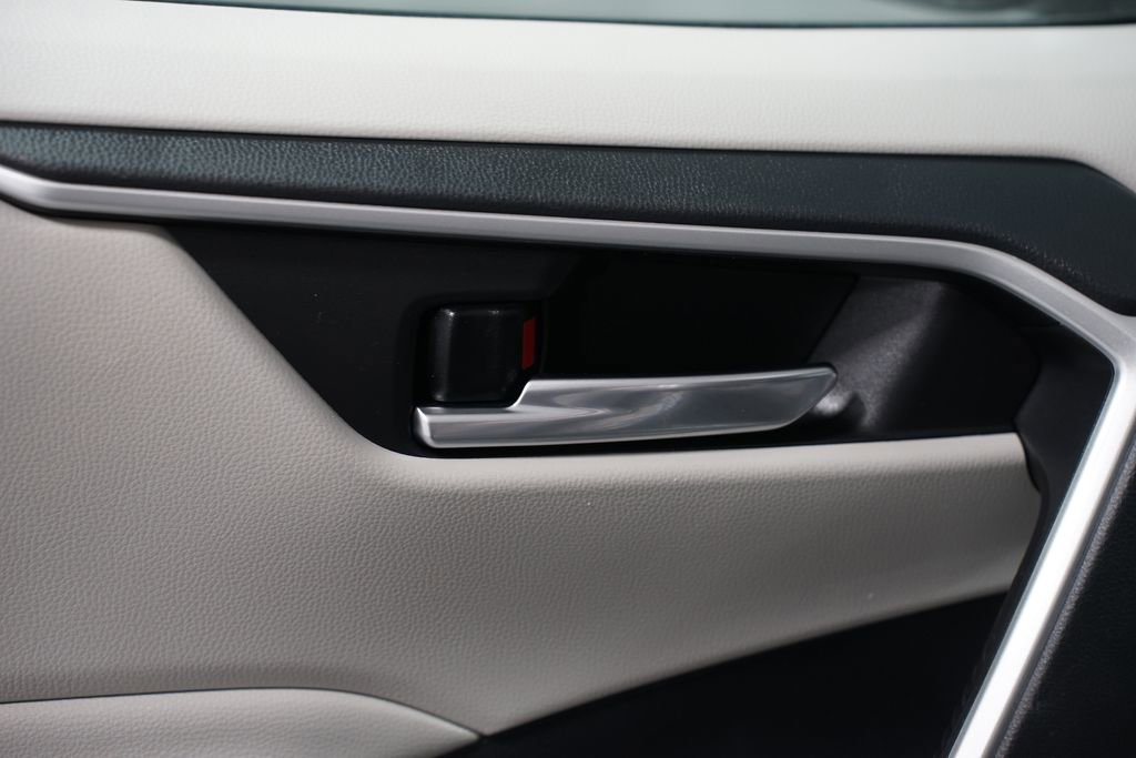 Used 2019 Toyota RAV4 XLE image 31