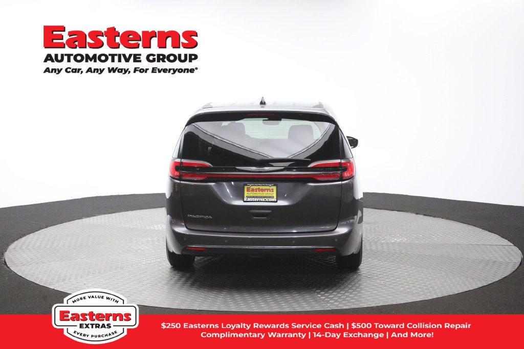 Used 2023 Chrysler Pacifica Touring-L FWD image 40