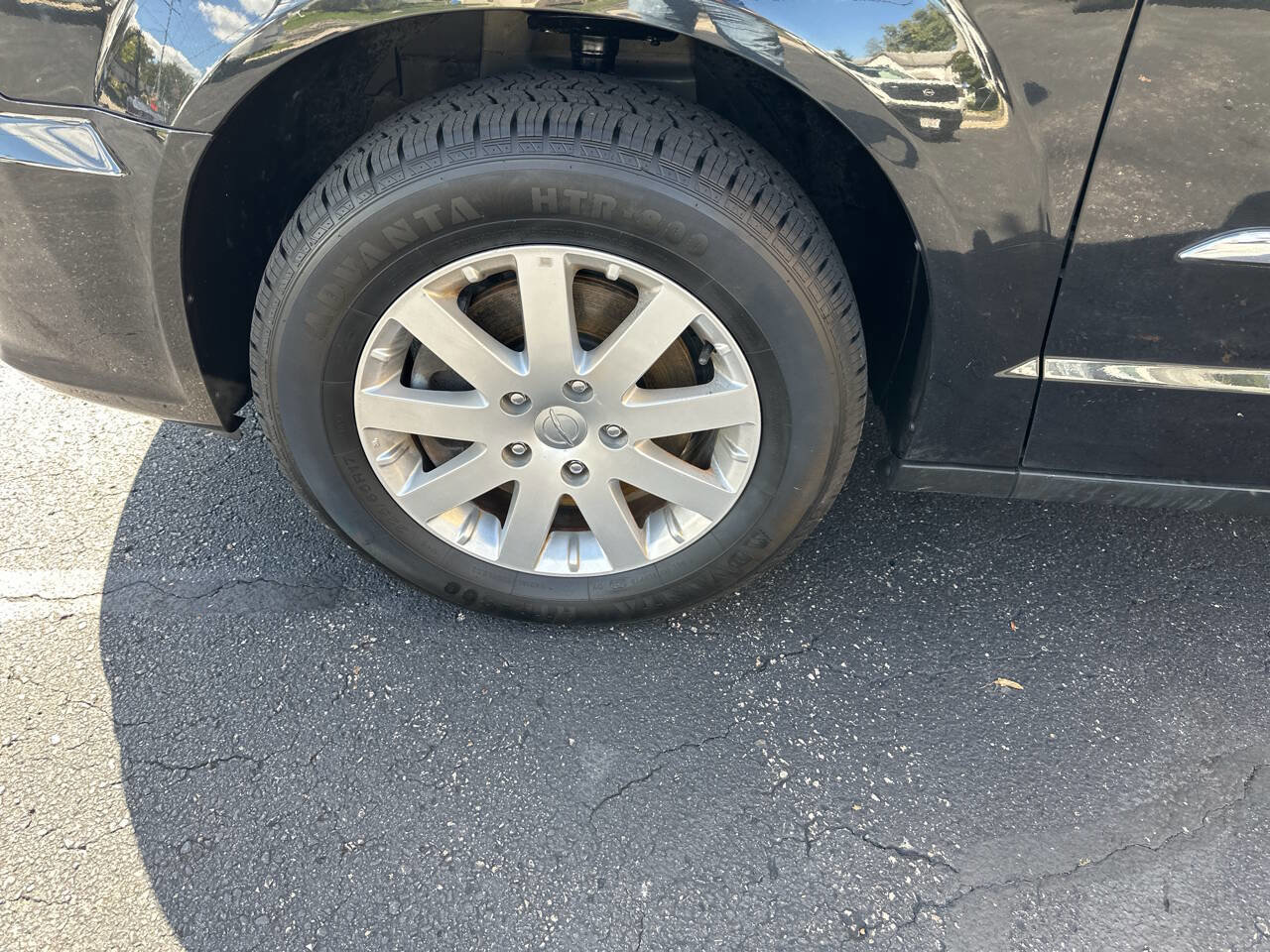 Used 2015 Chrysler Town & Country Touring image 6