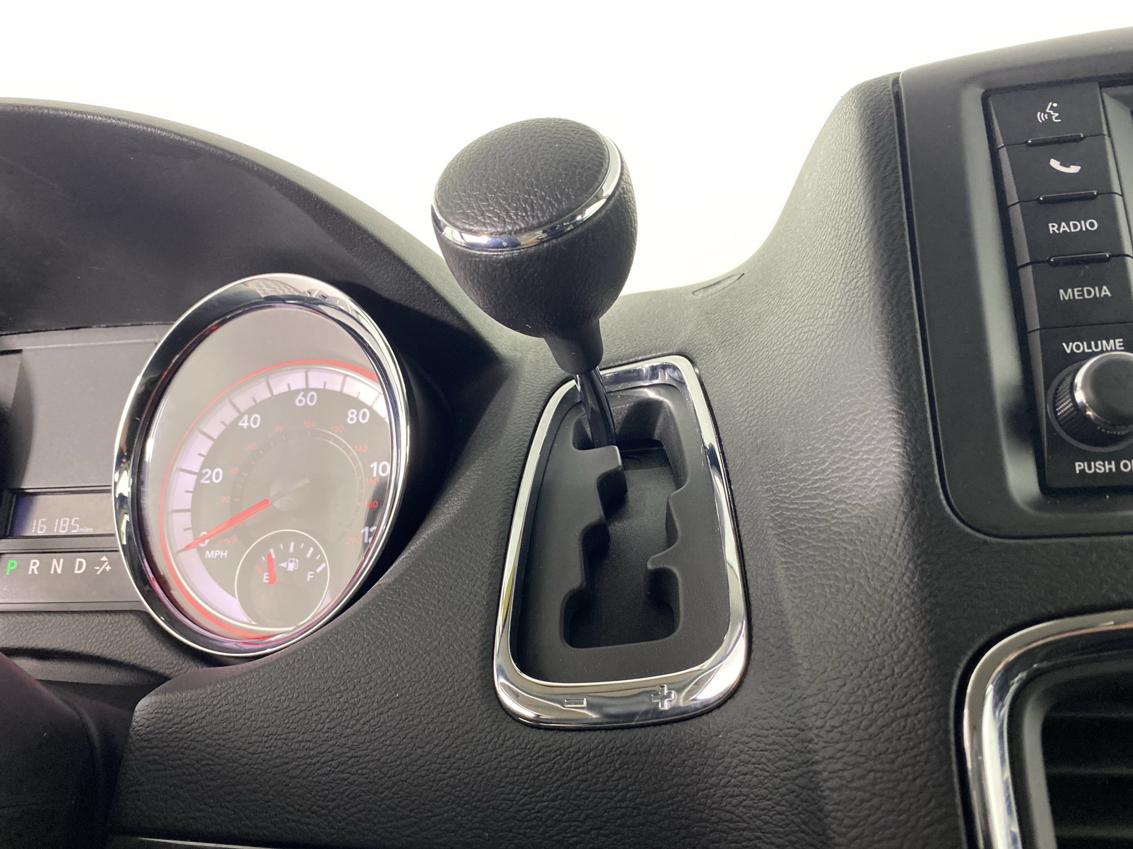Used 2019 Dodge Grand Caravan SE w/ UConnect Hands-Free Group FWD image 23