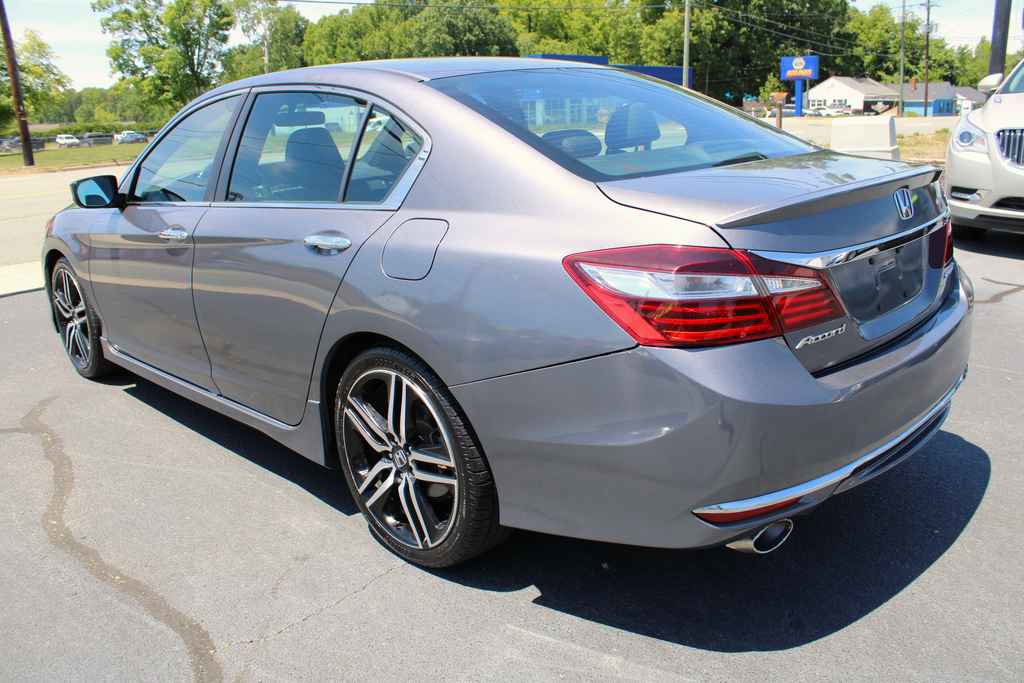 Used 2016 Honda Accord Sport image 8