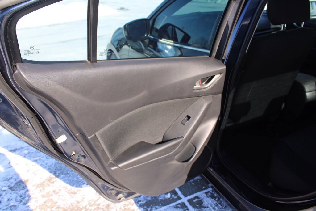 Used 2015 MAZDA MAZDA3 i Touring w/ Technology Package image 25