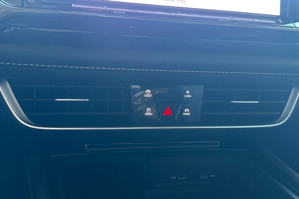 Used 2024 Volkswagen Atlas Cross Sport SE image 23