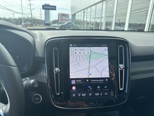 Certified 2025 Volvo XC40 B5 Plus image 18